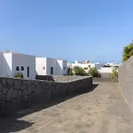 Mariola Vila *
