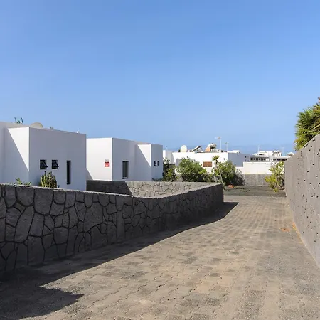 Mariola Villa *