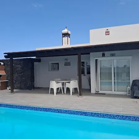 Mariola Villa *